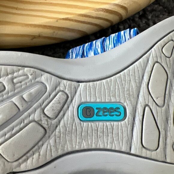 Bzees Platforms Sandals Womens 8.5 Blue White Slip On Thong Comfort Shoe - Picture 10 of 10